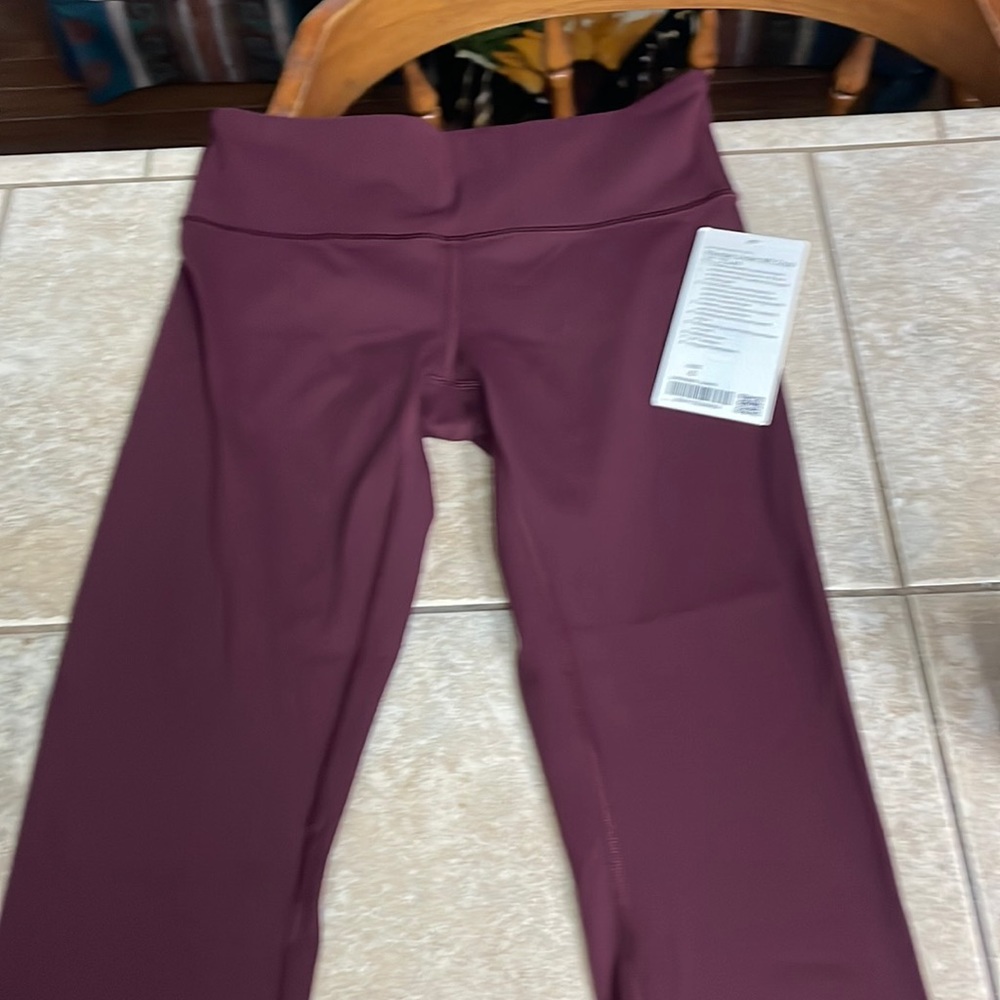 Size 6 NWT Lululemon leggings